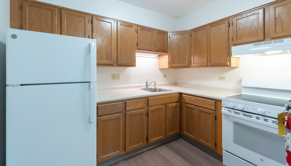 Whitcomb Woods apartment kitchen
