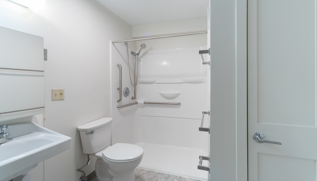 Whitcomb Woods apartment bathroom 2