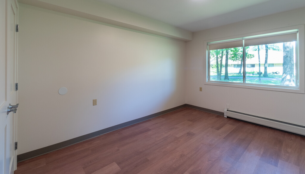 Whitcomb Woods apartment bedroom