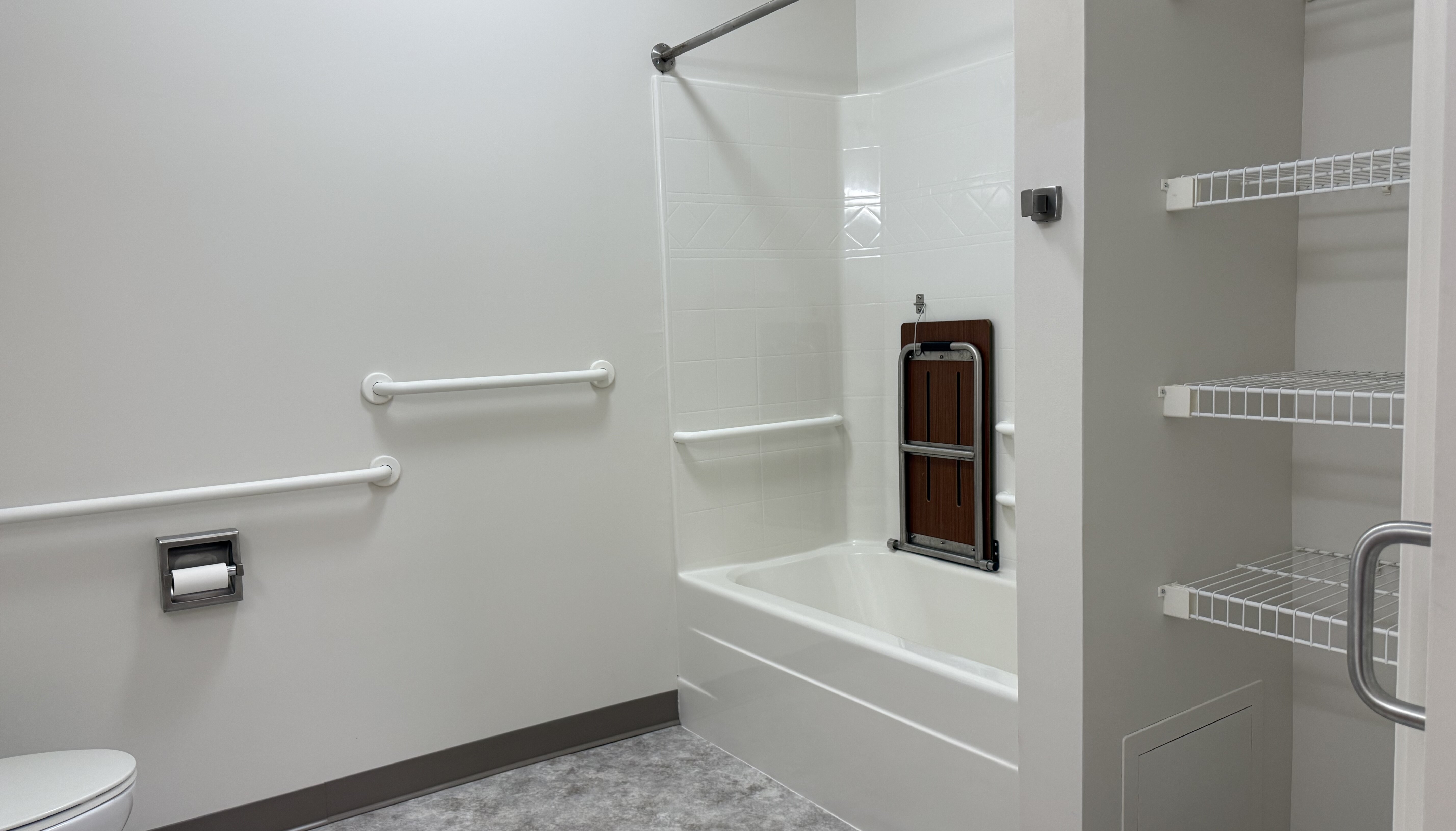Thayer House apartment bathroom 1